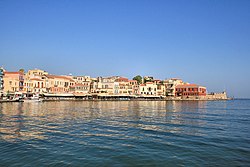 https://upload.wikimedia.org/wikipedia/commons/thumb/7/7c/Chania_-_Venetian_harbor_1.jpg/250px-Chania_-_Venetian_harbor_1.jpg